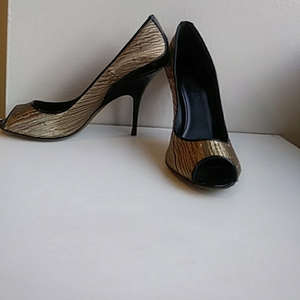 DONNA KARAN COLLECTION STILETTOS GOLD&BLACK, 7